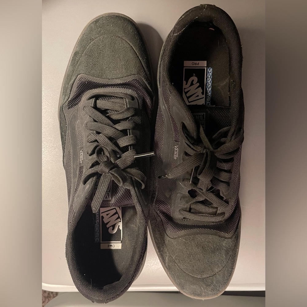 Vans AVE Pro size 10.5 skate shoe- worn a few times. Never skated, perfect soles